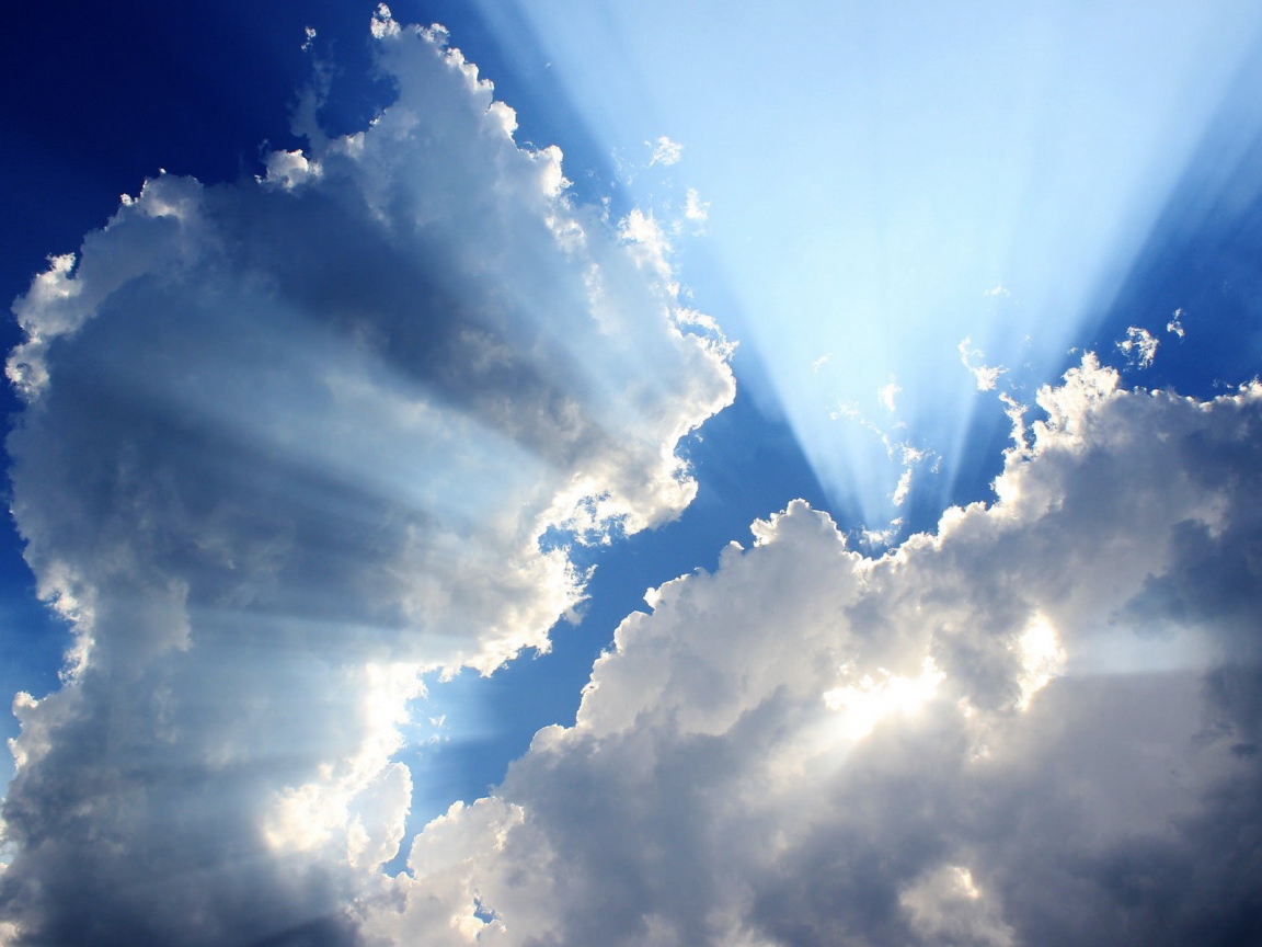 Лучи солнца из облаков