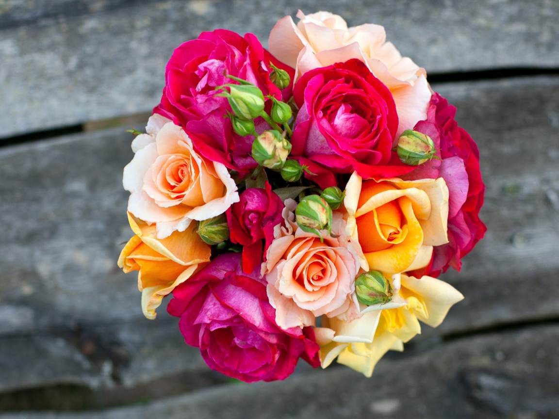 Kомпозиция из цветков розы