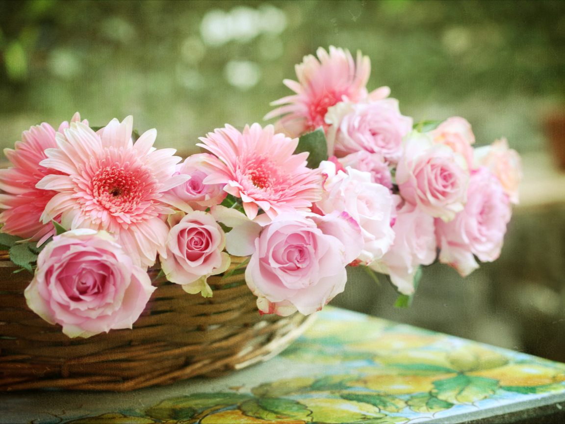 Букет из герберов и роз