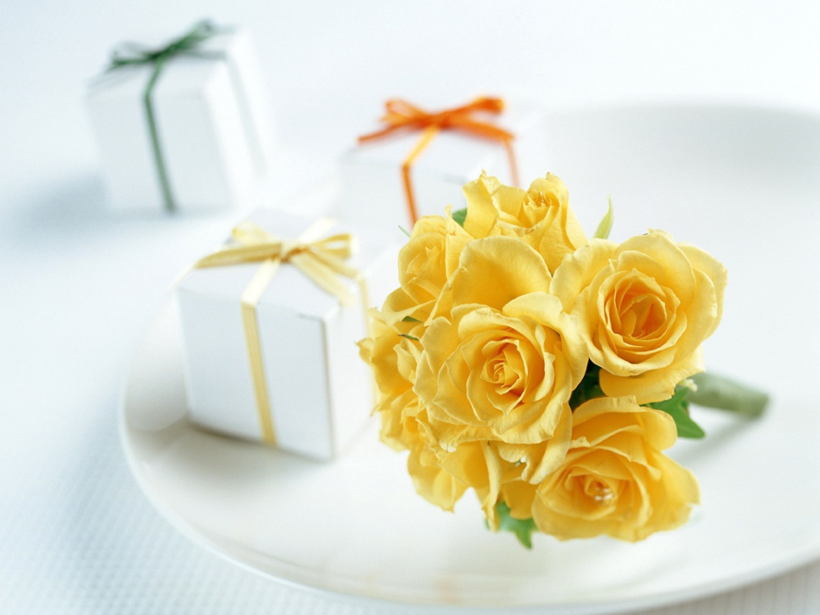 Желтые розы 
