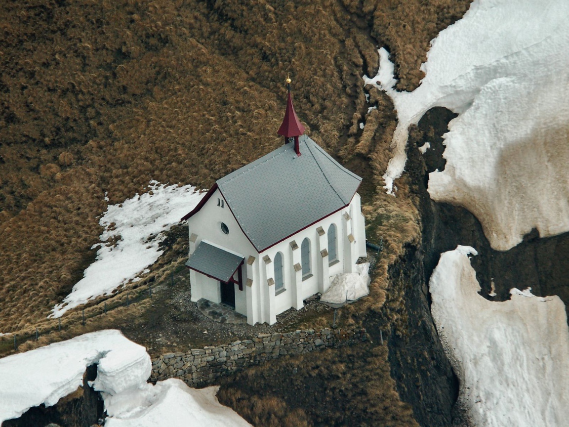 Часовня у отвесного обрыва