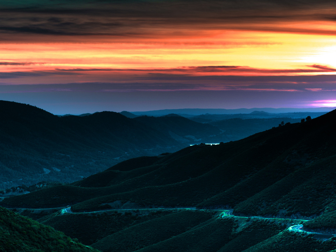 Дорога на склоне горы