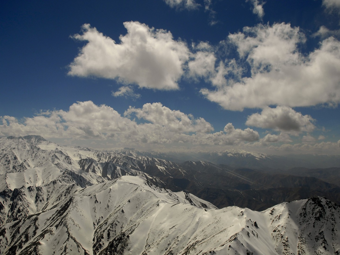 Снежные вершины гор