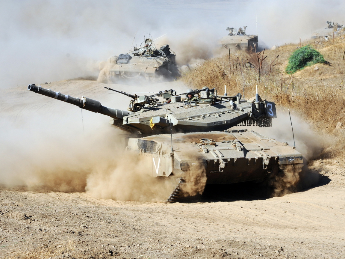 Танки на дороге