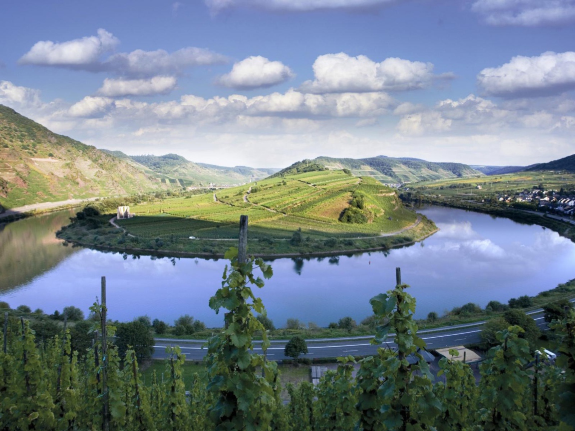 Очень красивое горное озеро