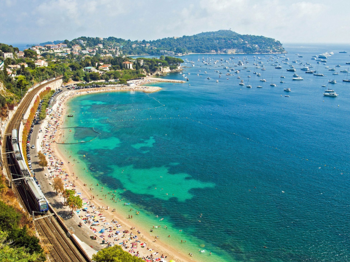 Голубая лагуна летом