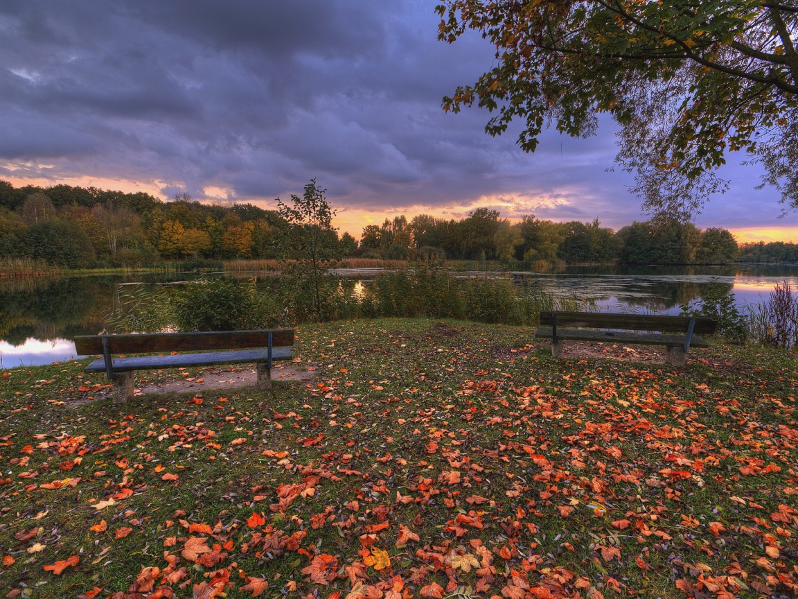 Отдых у озера перед закатом