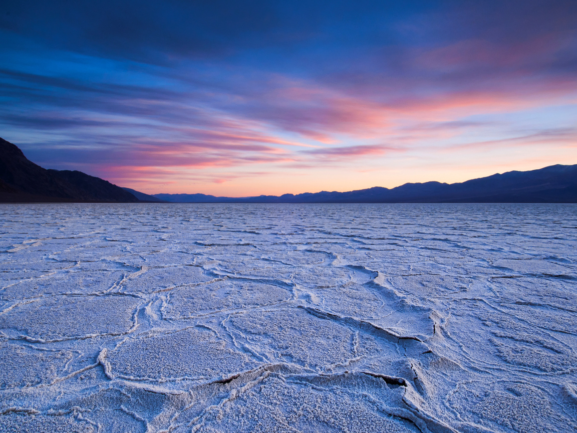Закат над высохшим озером