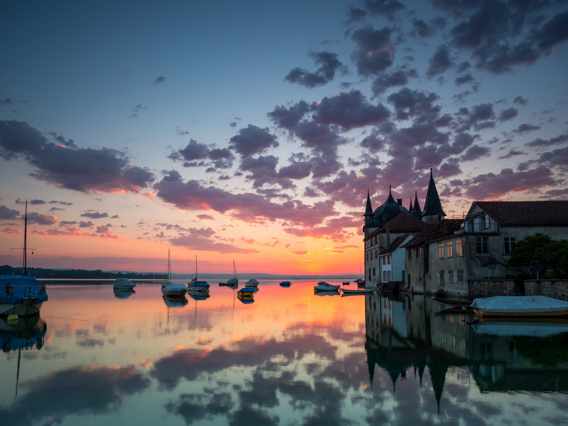 Отражение облаков в озере