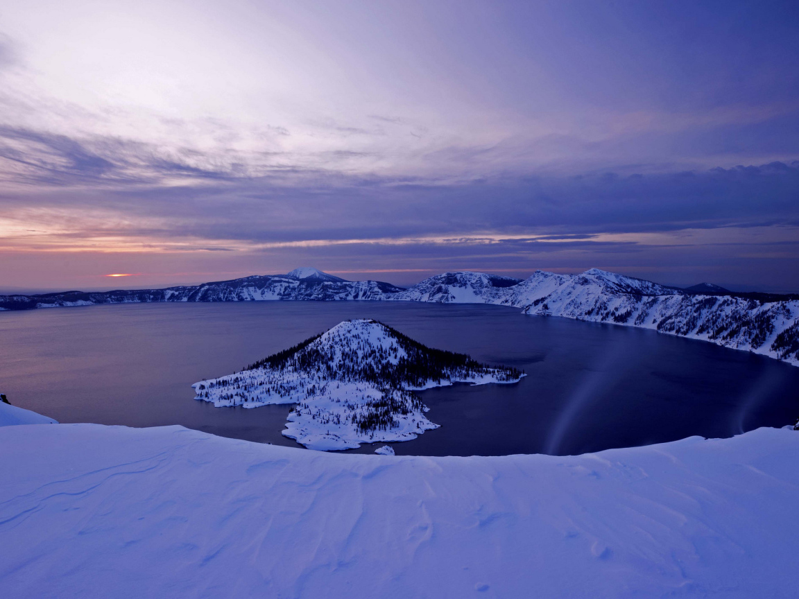 Озеро в кратере вулкана