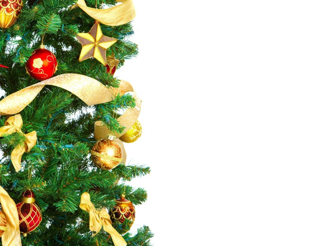 Игрушки и ленты на елке