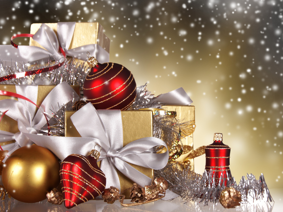Коробки с подарками на Новый год