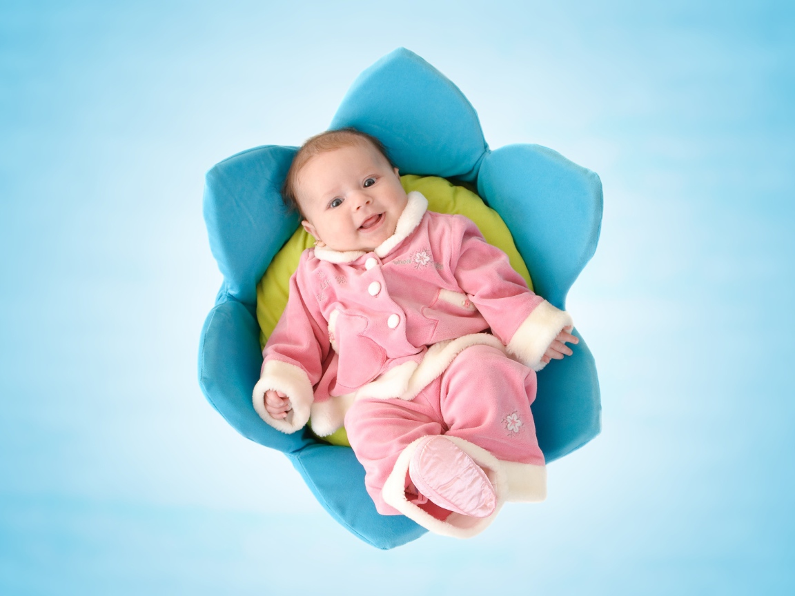 Новорожденный малыш