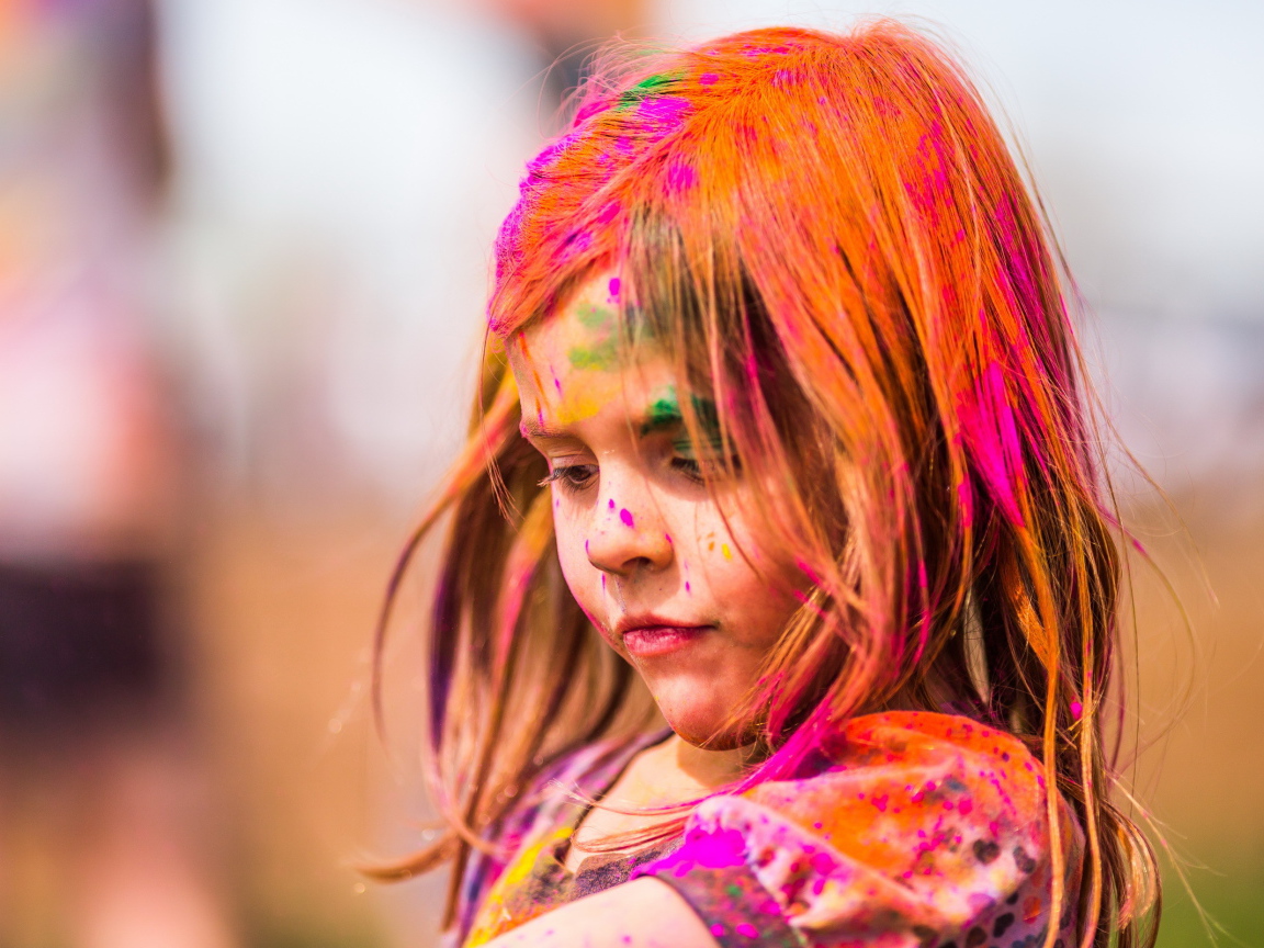 Девочка на фестивале