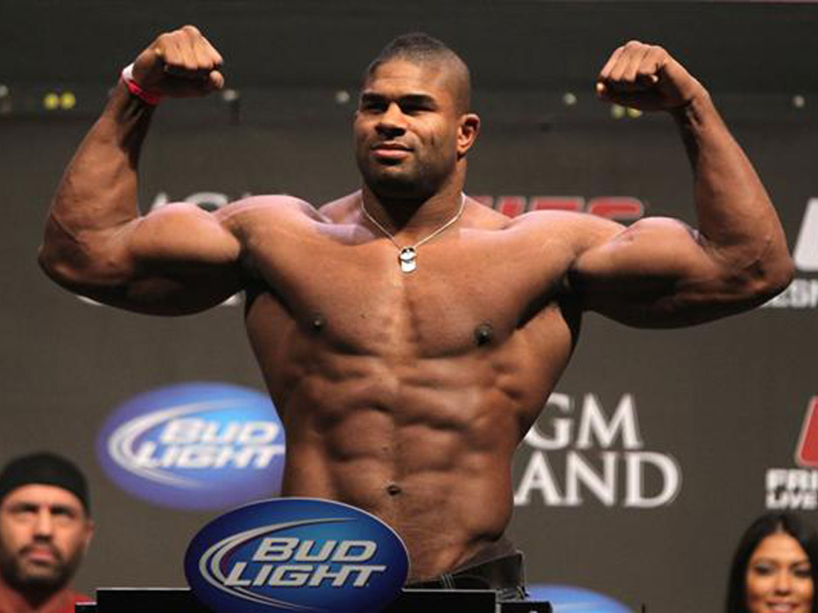 Известный боец Алистер Оверим