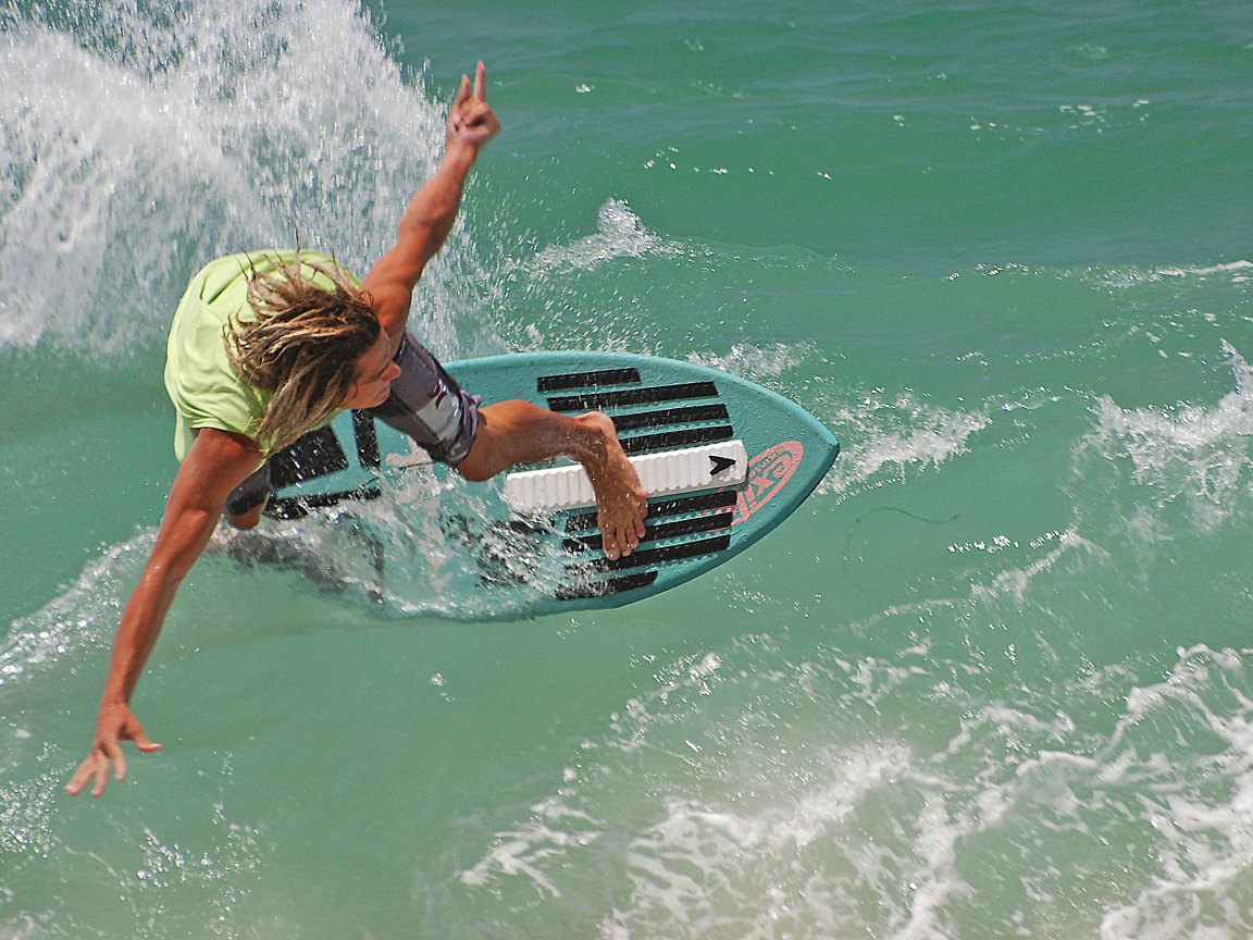 Катание по волнам на доске