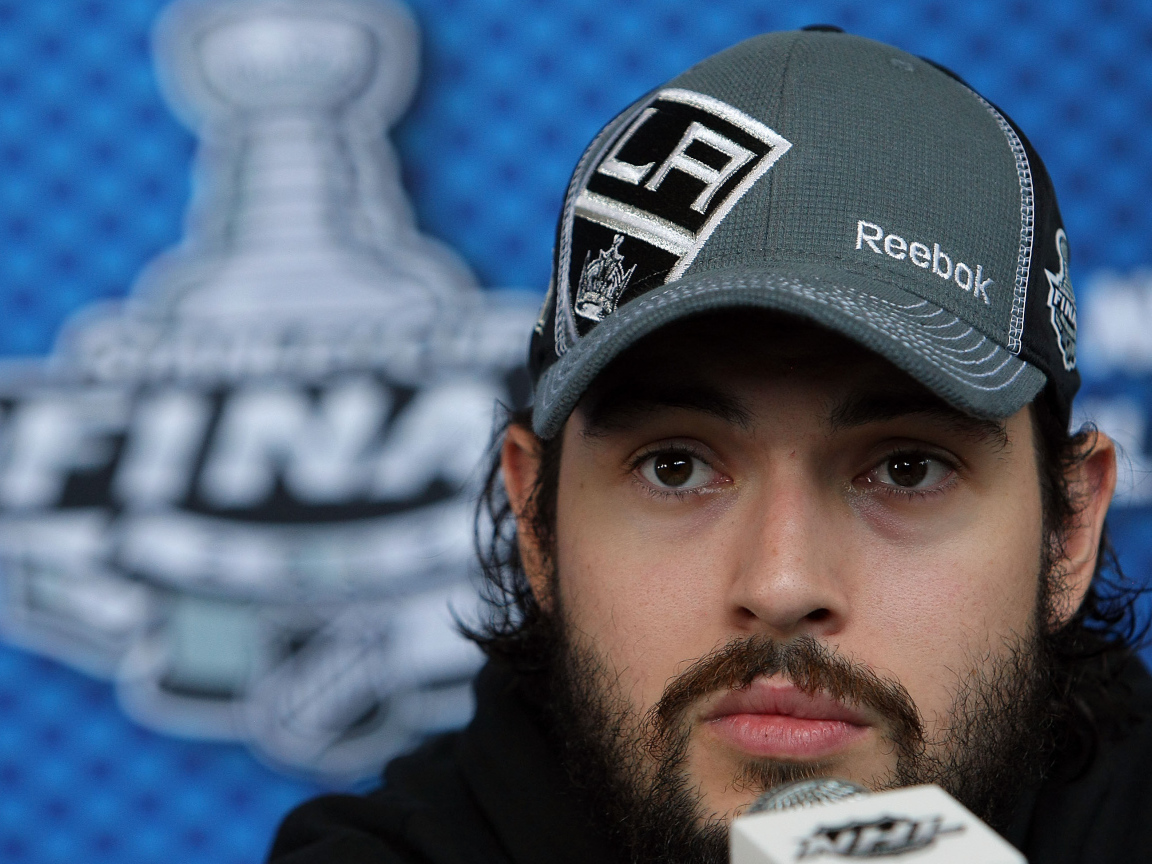 Лучший Хоккеист Дрю Даути крупным планом