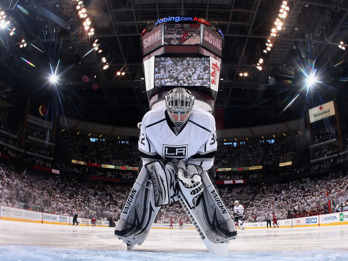 Лучший хоккеист Джонатан Куик на льду