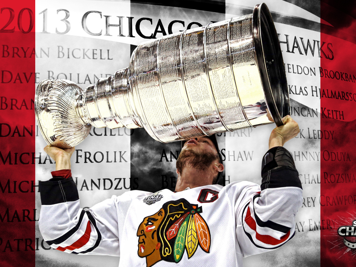 Хоккеист Джонатан Тэйвз и его трофей