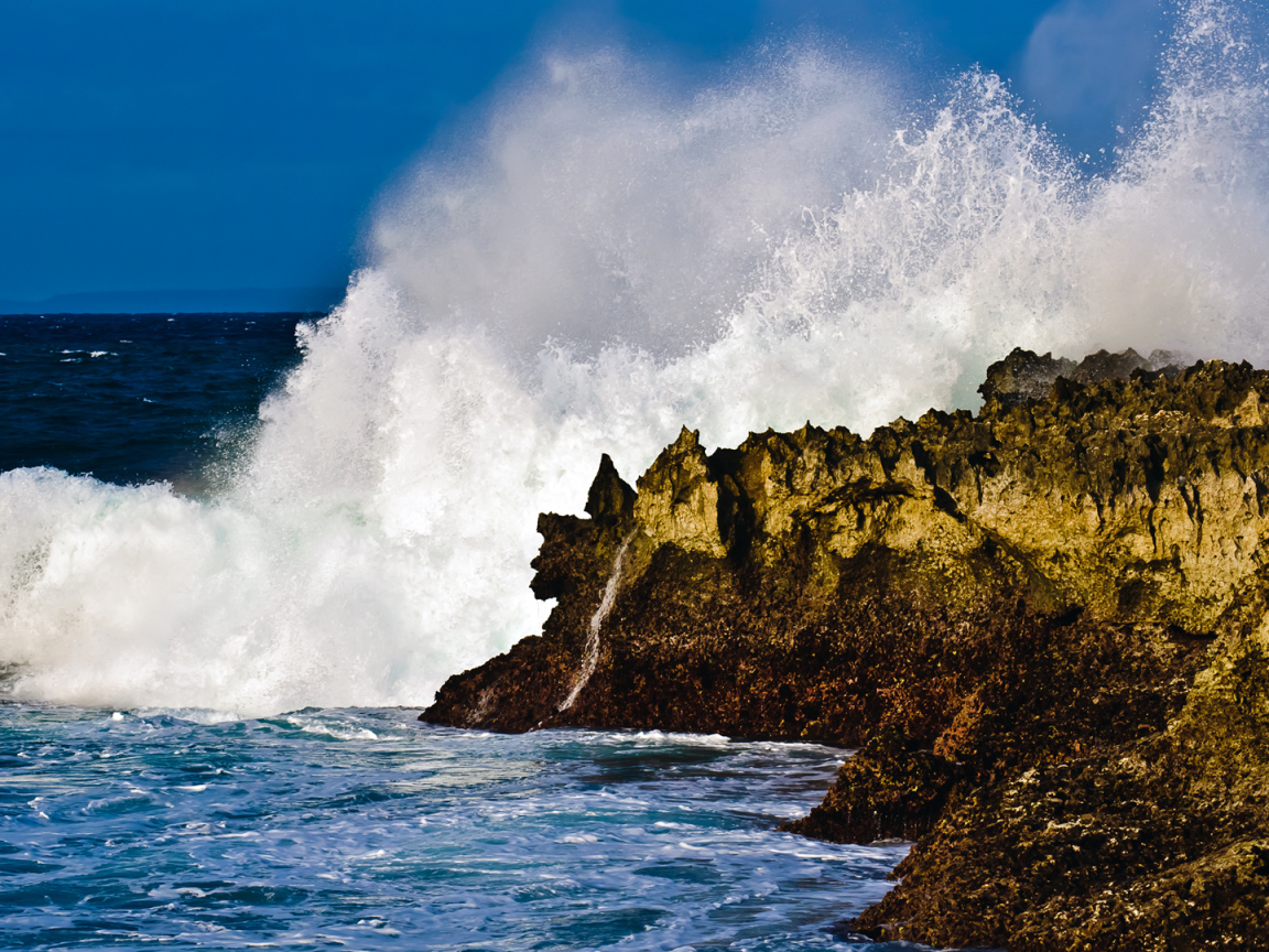 Скалистый берег Бали