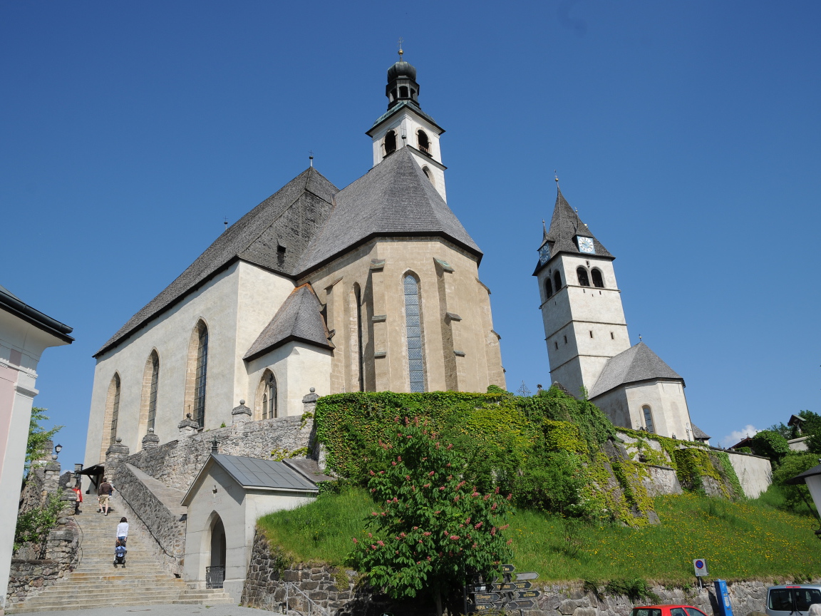 Церковь на курорте Китцбюэль, Австрия
