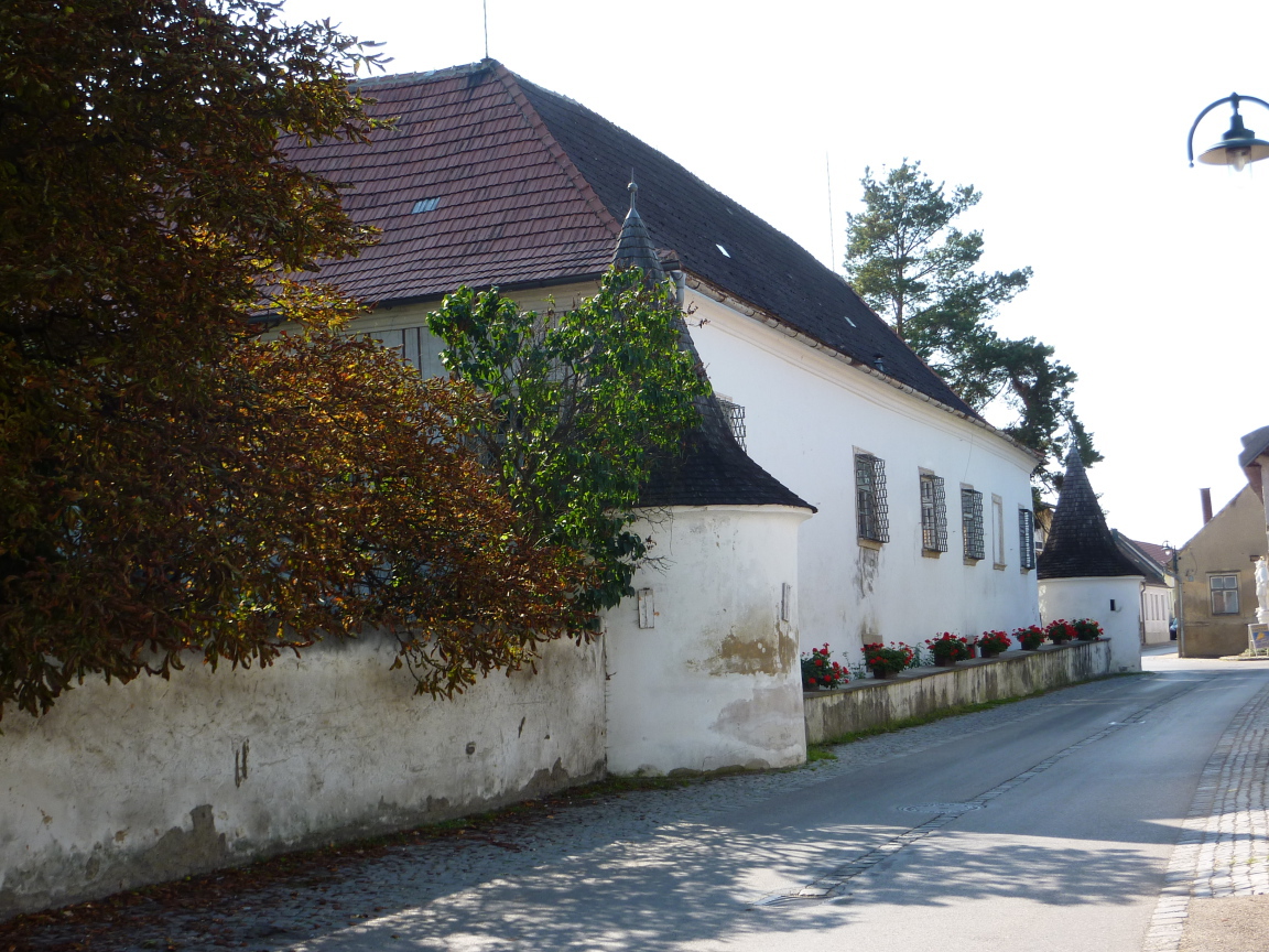 Городская улица в городе Лэнгенфельд, Австрия