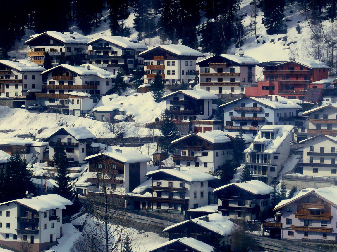 Городские улицы на горнолыжном курорте Сант Антон, Австрия