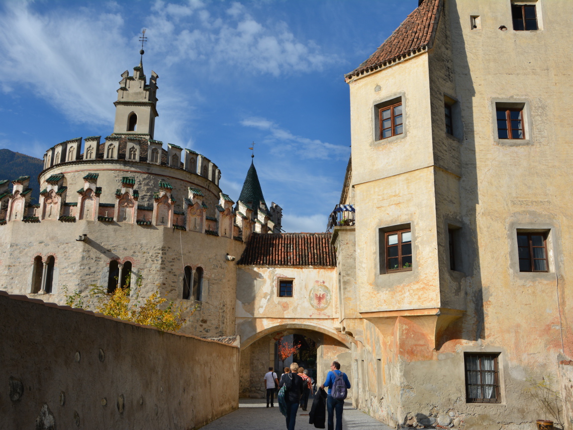 Вход в замок в городе Нойштифт, Австрия