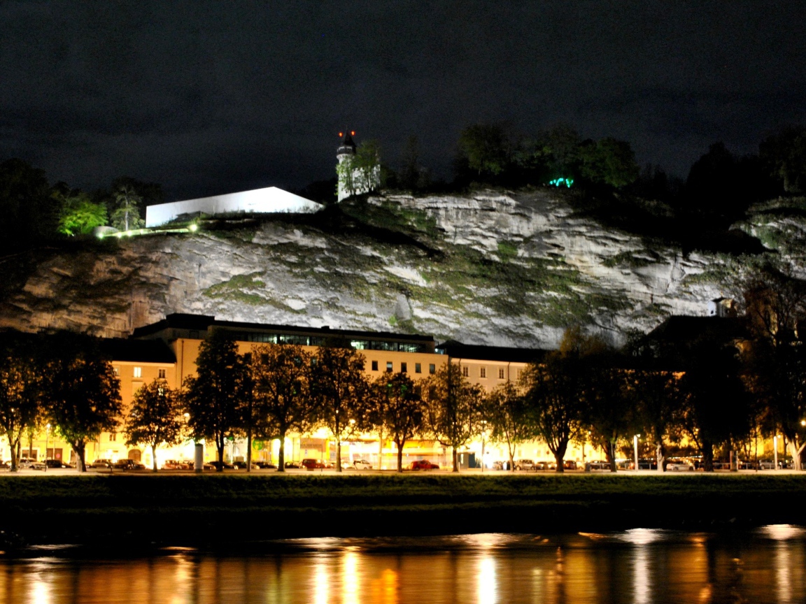 Ночная подсветка в городе  Зальцбург, Австрия