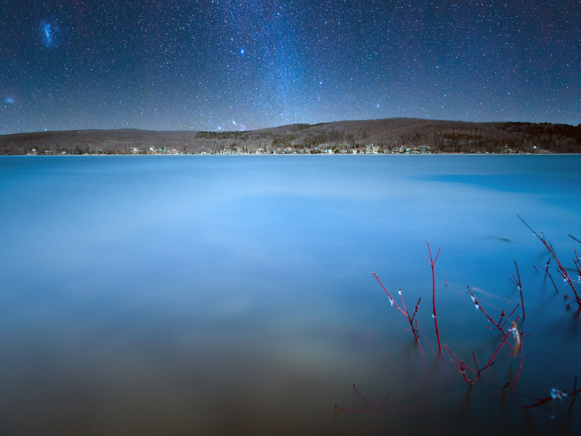 Млечный Путь над озером в Канаде