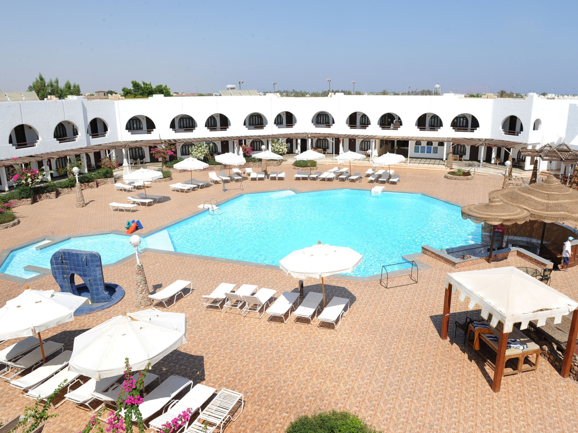 Бассейн в отеле на курорте Шарм эль Шейх, Египет