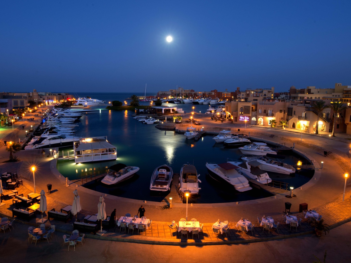 Ночной порт на курорте Эль Гуна, Египет