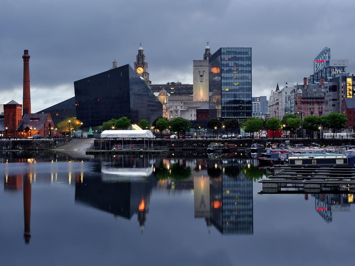 Город Ливерпуль вечером, Англия