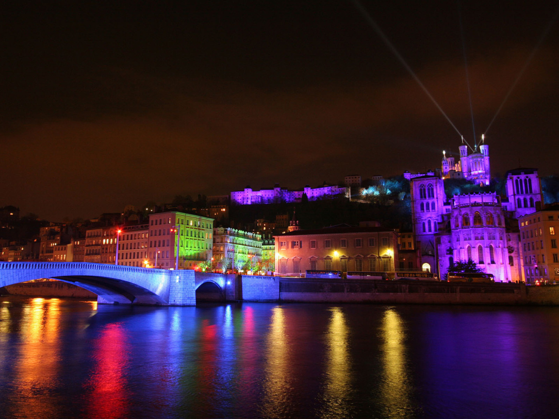 Праздничная иллюминация в городе Лион, Франция