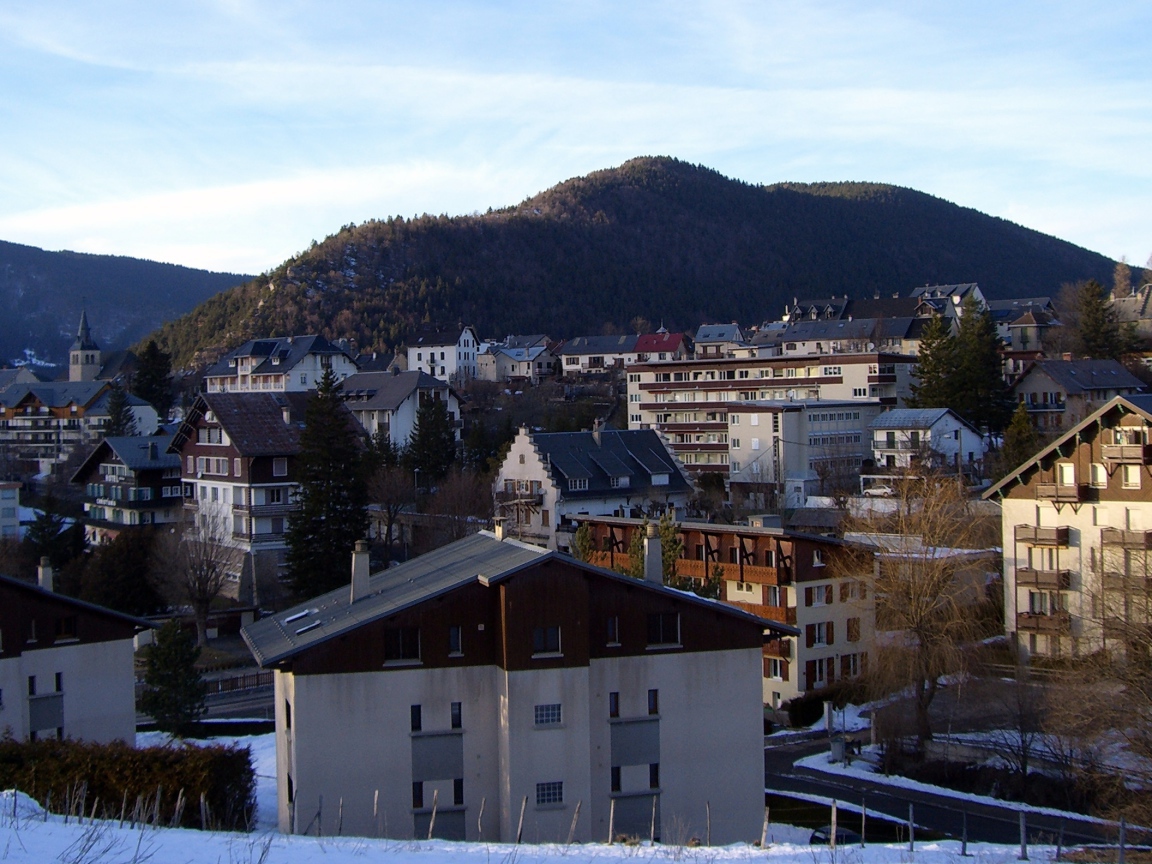 Город на курорте Виллар-де-Ланс, Франция