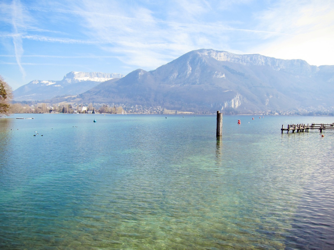 Озеро в городе Аннеси, Франция
