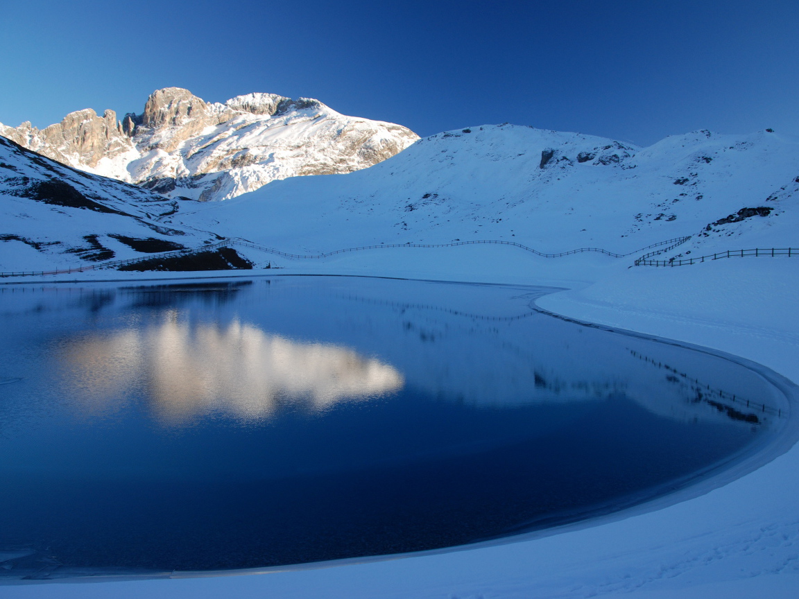 Озеро на горнолыжном курорте Куршевель, Франция