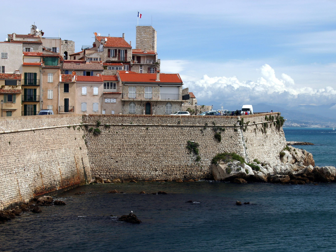 Набережная на курорте Антибы, Франция