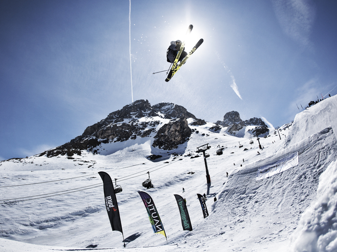 Катание на лыжах на горнолыжном курорте Тинь, Франция