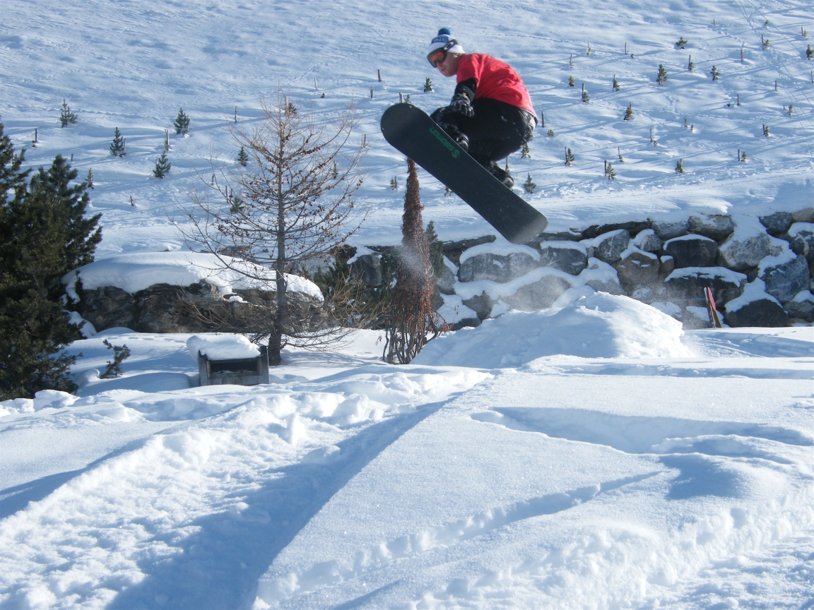 Катание на сноуборде на горнолыжном курорте Тинь, Франция