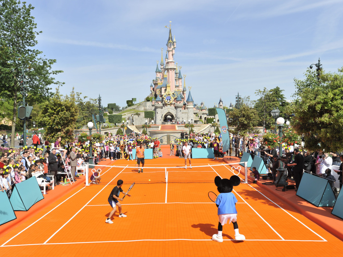 Теннисный корт в Диснейленде, Франция