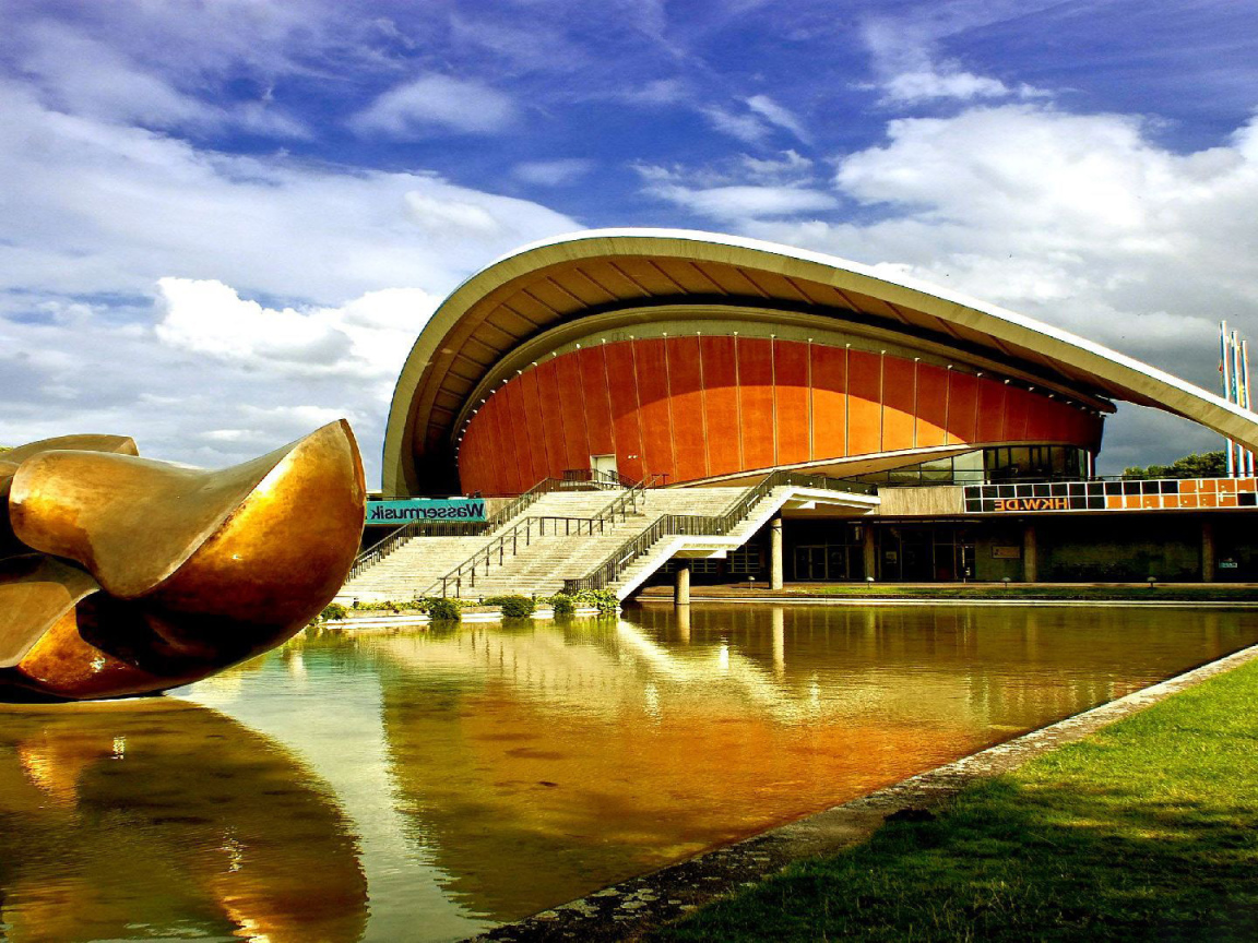 Необычное соооружение в Берлине