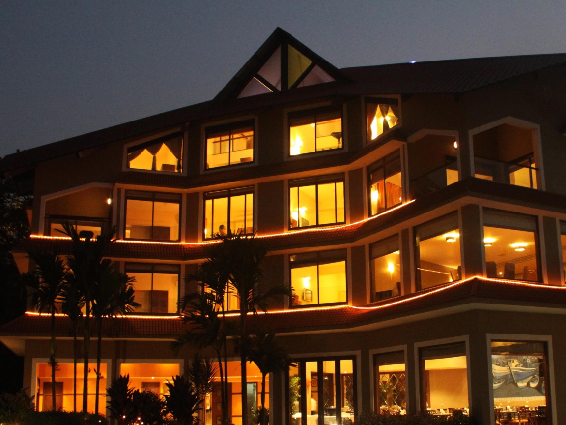 Дома ночью в Гоа