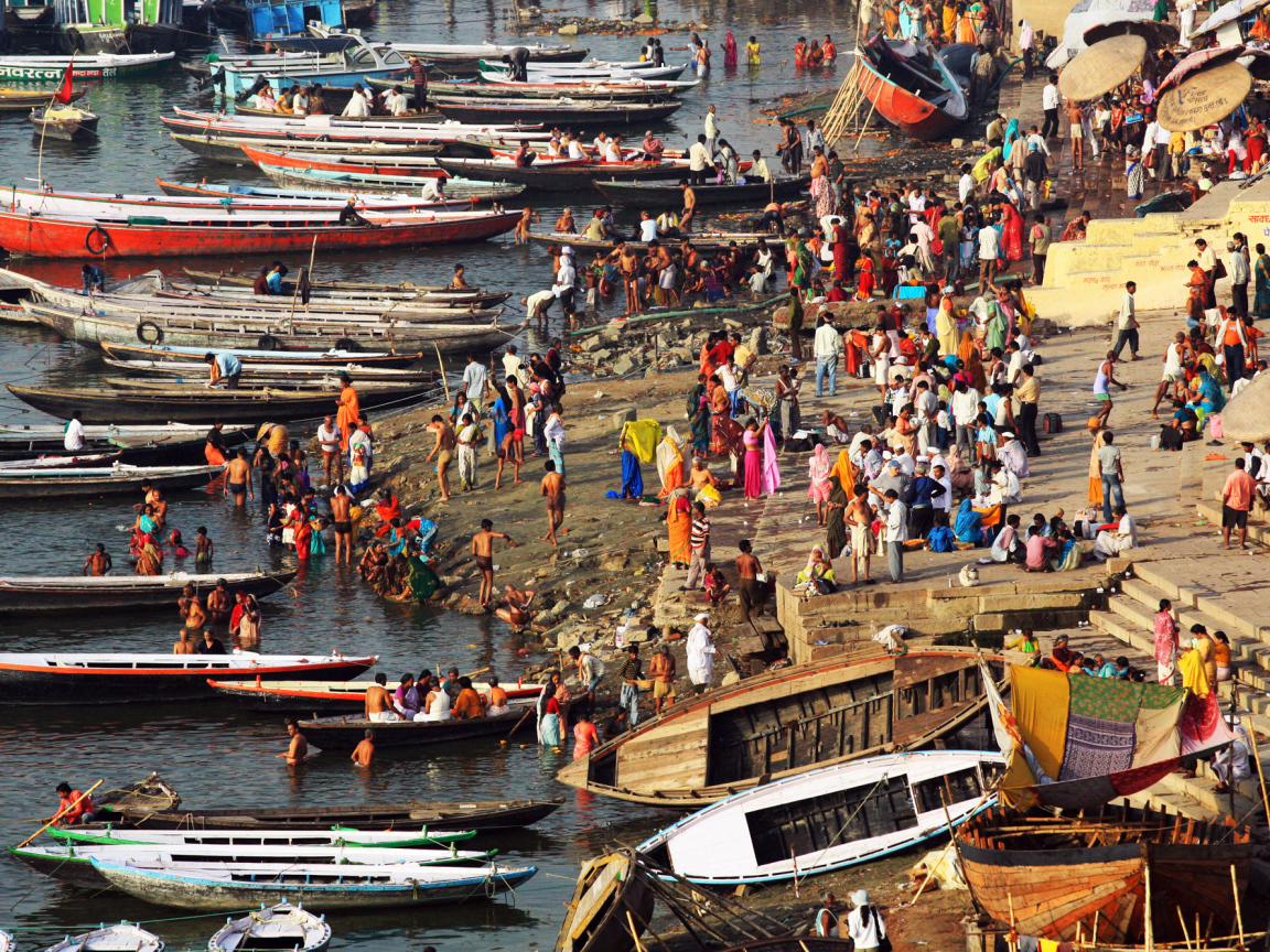 Множество лодок и берегов Варанаси