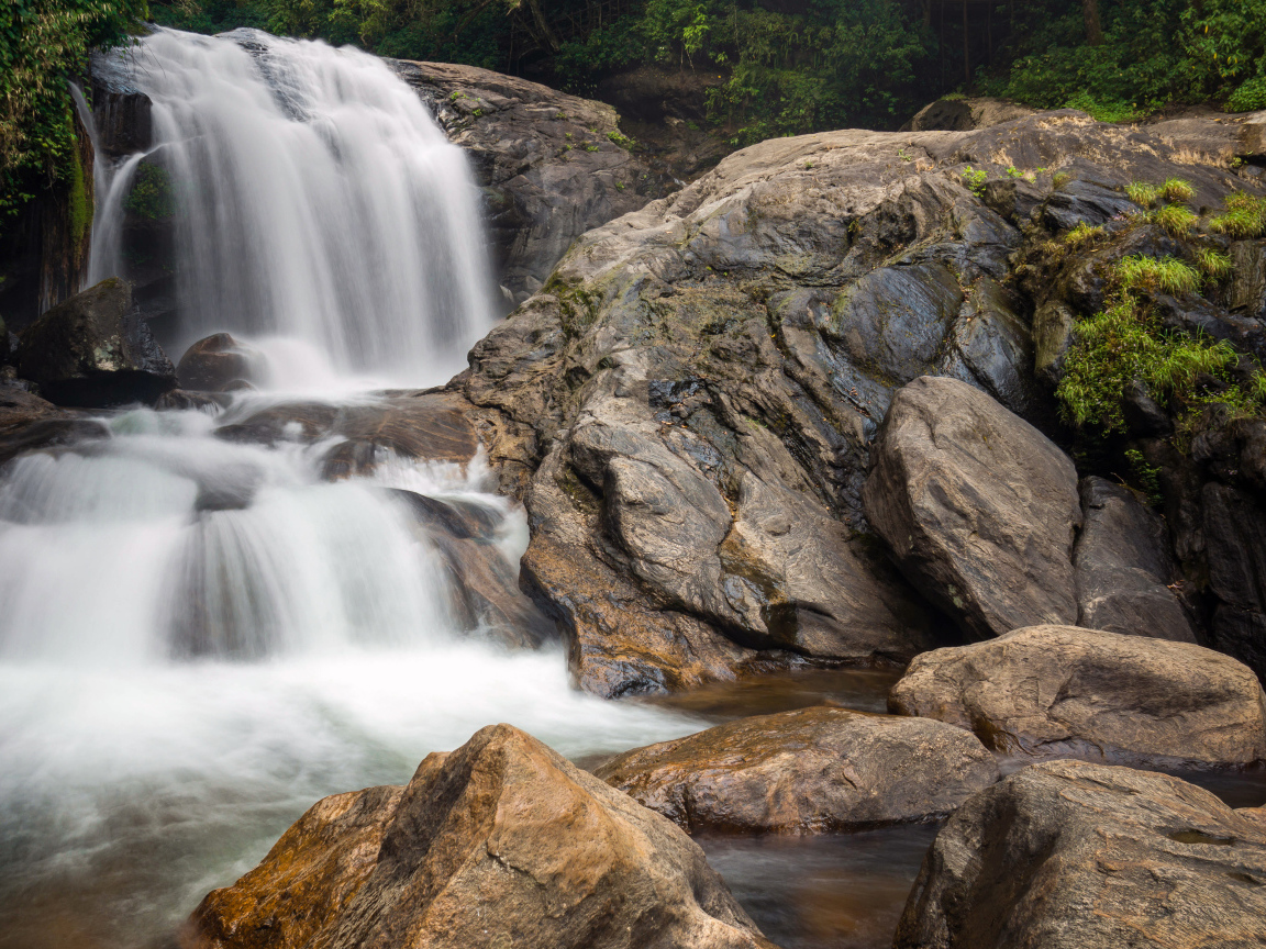 Маленькие водопады в Индии