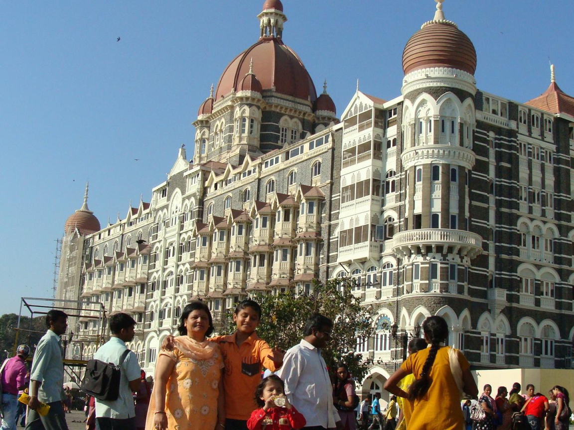 Уличная суета в Мумбае