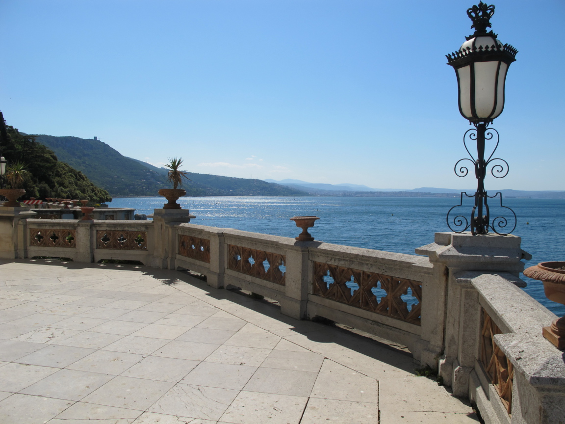 Залив на курорте в Триесте, Италия