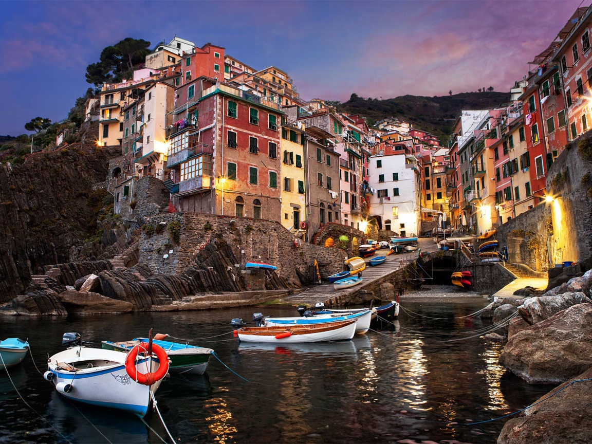 Лодки у причала в Лигурии, Италия