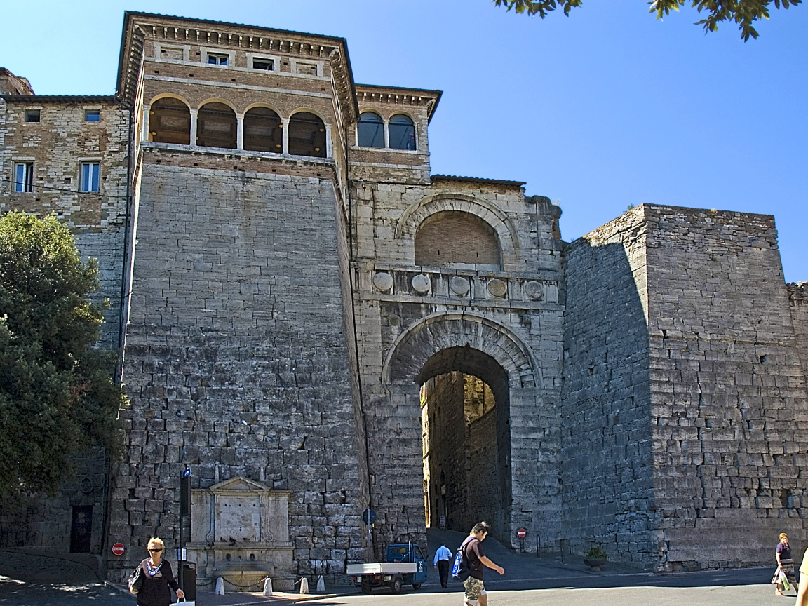 Арка Этрусков в Перудже, Италия