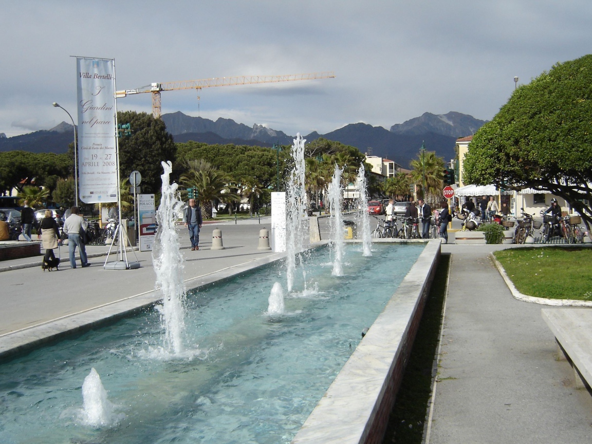 Фонтаны на курорте Форте дей Марми, Италия